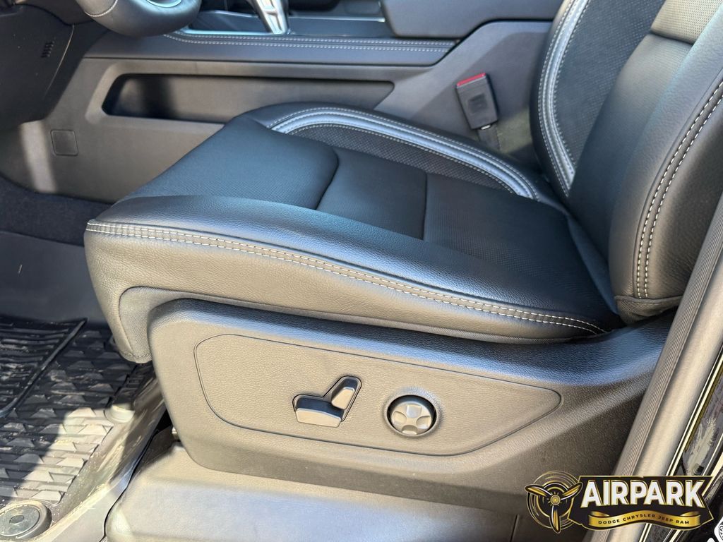 New 2026 Diamond Black Crystal Pearlcoat Ram RHO image 13