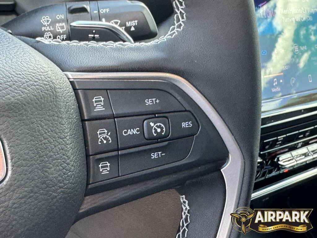 New 2025 Baltic Gray Jeep Laredo image 21