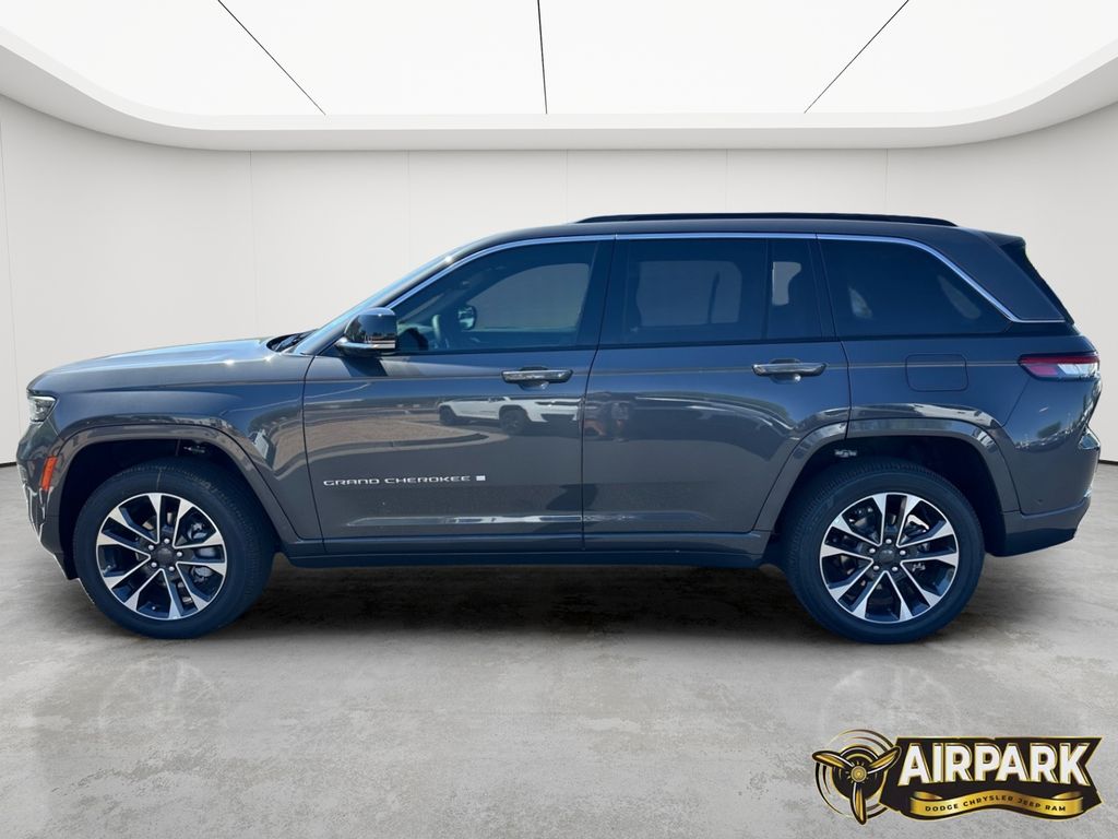 New 2025 Baltic Gray Jeep Overland image 6