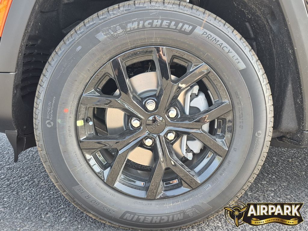 New 2026 Diamond Black Crystal Pearlcoat Jeep Laredo image 10