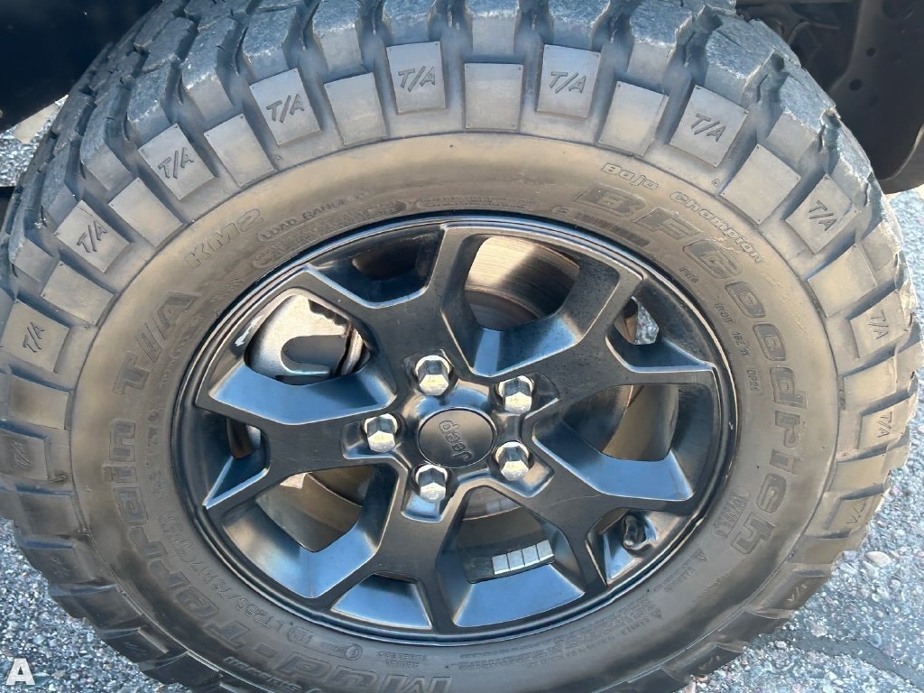 Certified Used 2022 Sting-Gray Clearcoat Jeep Unlimited Willys image 10