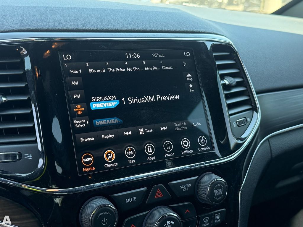 Used 2020 Diamond Black Crystal Pearlcoat Jeep Limited image 20