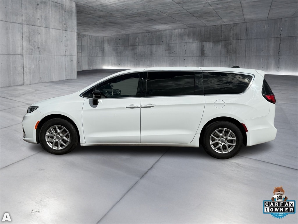 Used 2025 Chrysler Pacifica Select Minivan/Van