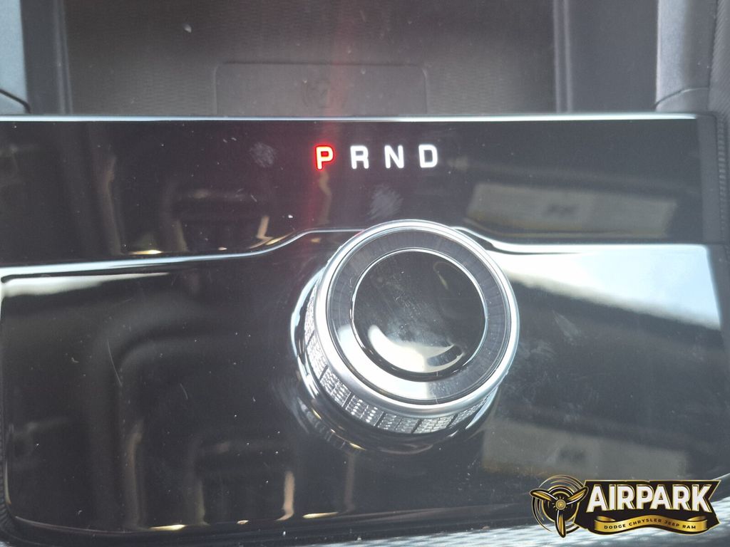 New 2025 Diamond Black Crystal Pearlcoat Jeep Limited image 21