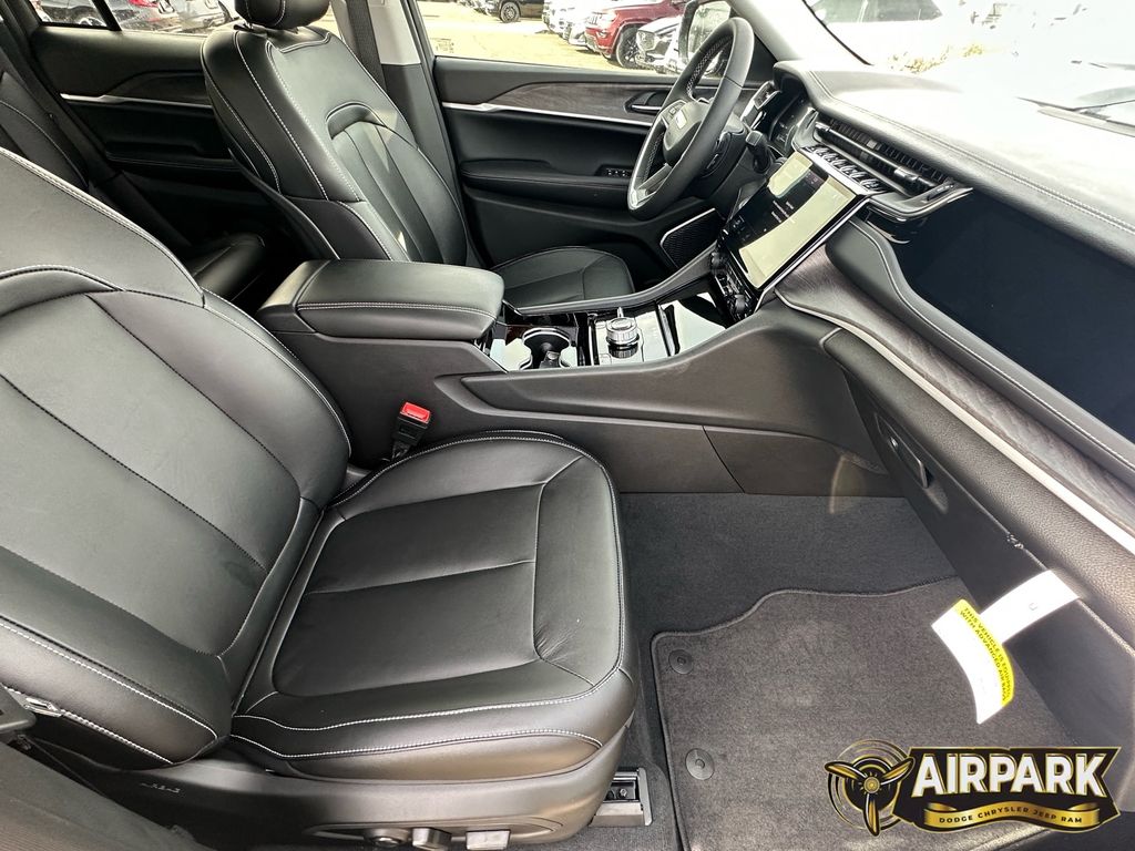 New 2023 Rocky Mountain Pearlcoat Jeep Base image 12