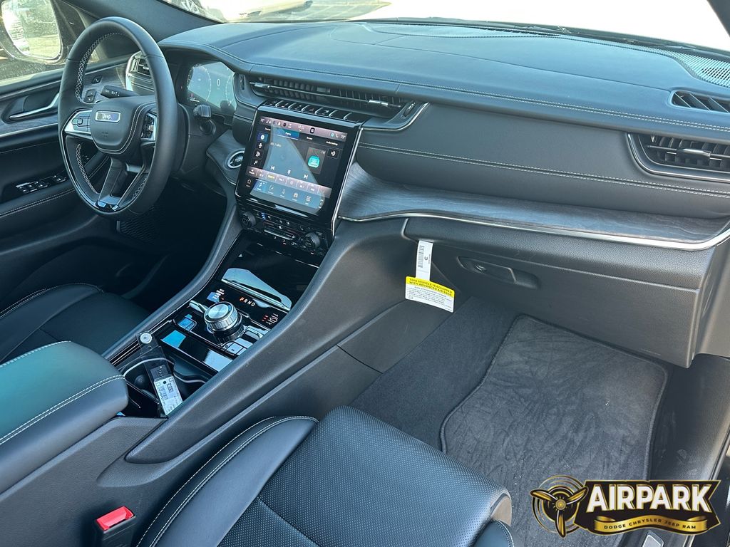 New 2025 Silver Zynith Jeep Overland image 10