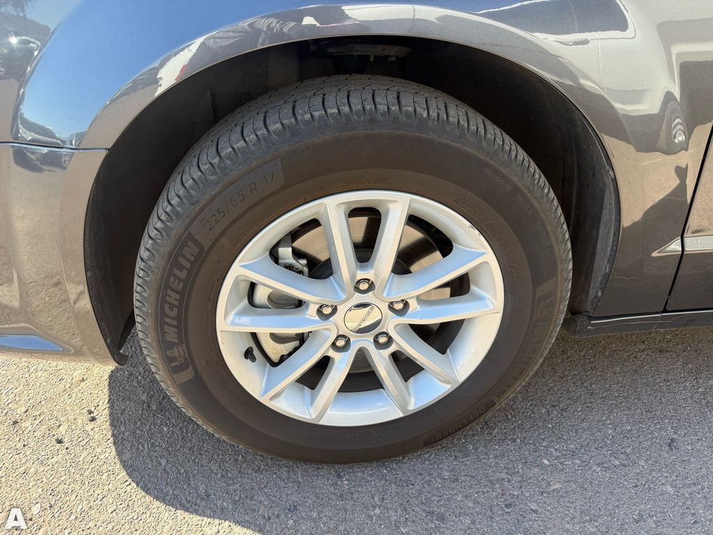 Used 2019 Granite Crystal Metallic Clearcoat Dodge SXT image 6