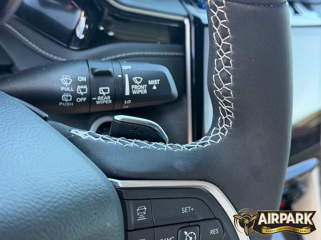 New 2023 Diamond Black Crystal Pearlcoat Jeep Base image 23