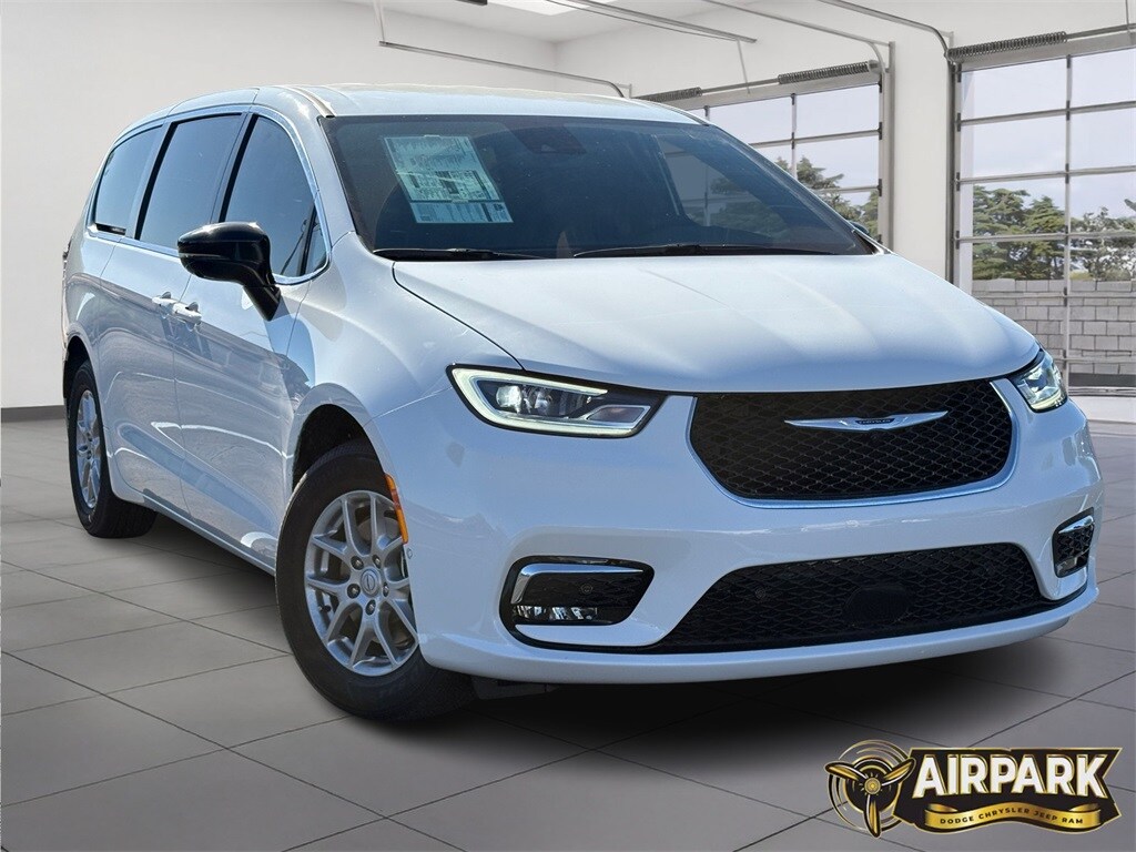 New 2026 Chrysler Pacifica Select Passenger Van