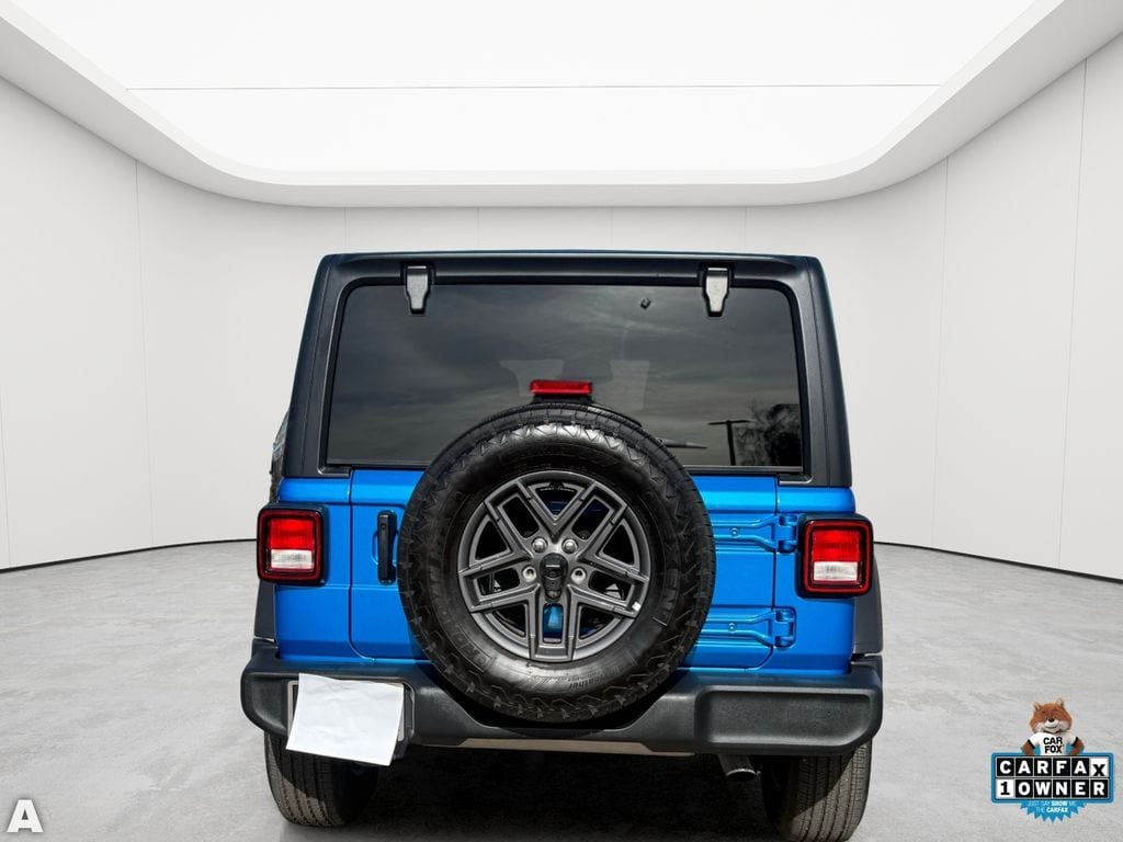 Used 2025 Hydro Blue Pearl Coat Jeep Sport S image 6