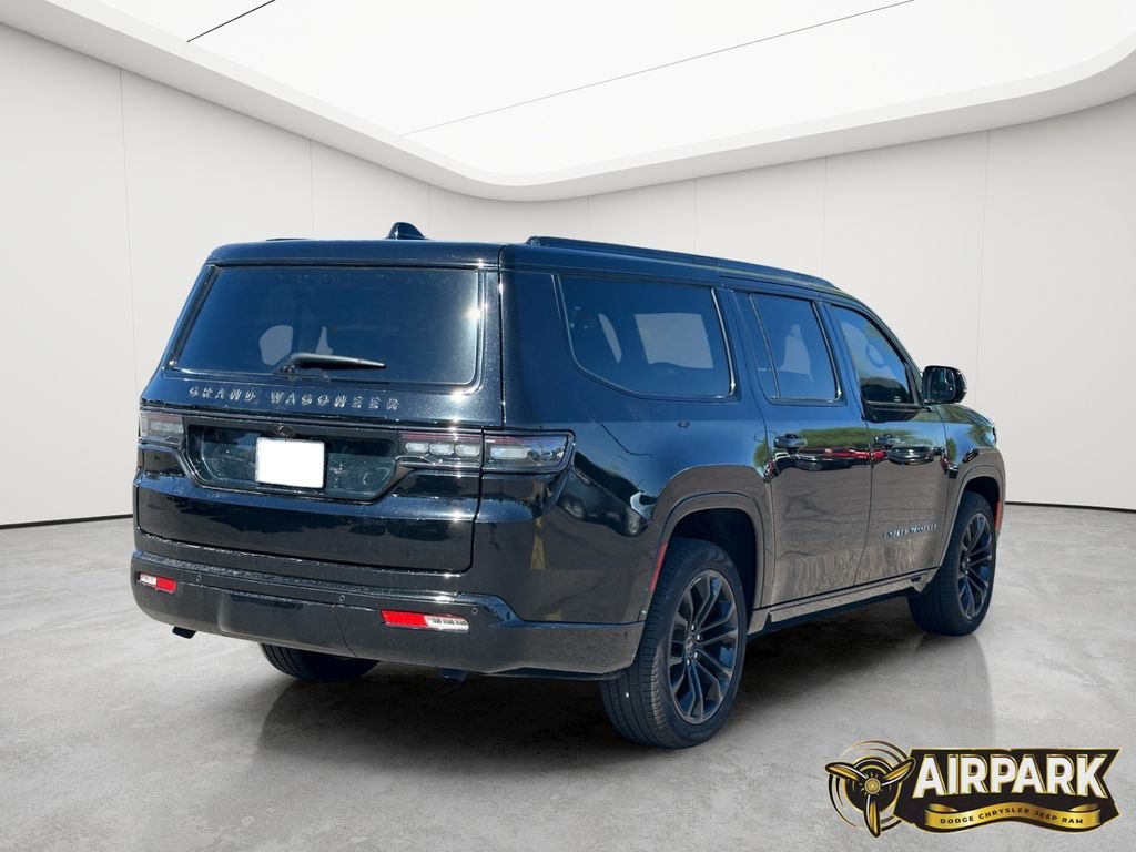 New 2024 Diamond Black Crystal Pearlcoat Jeep Series II image 7