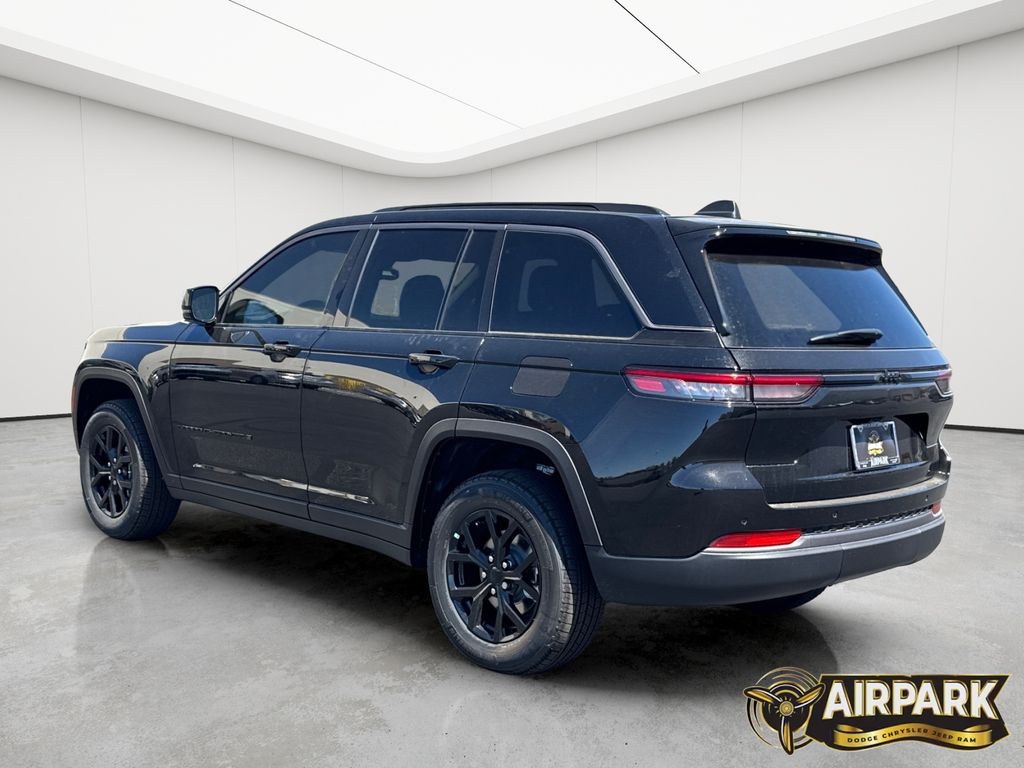 New 2026 Diamond Black Crystal Pearlcoat Jeep Laredo image 6