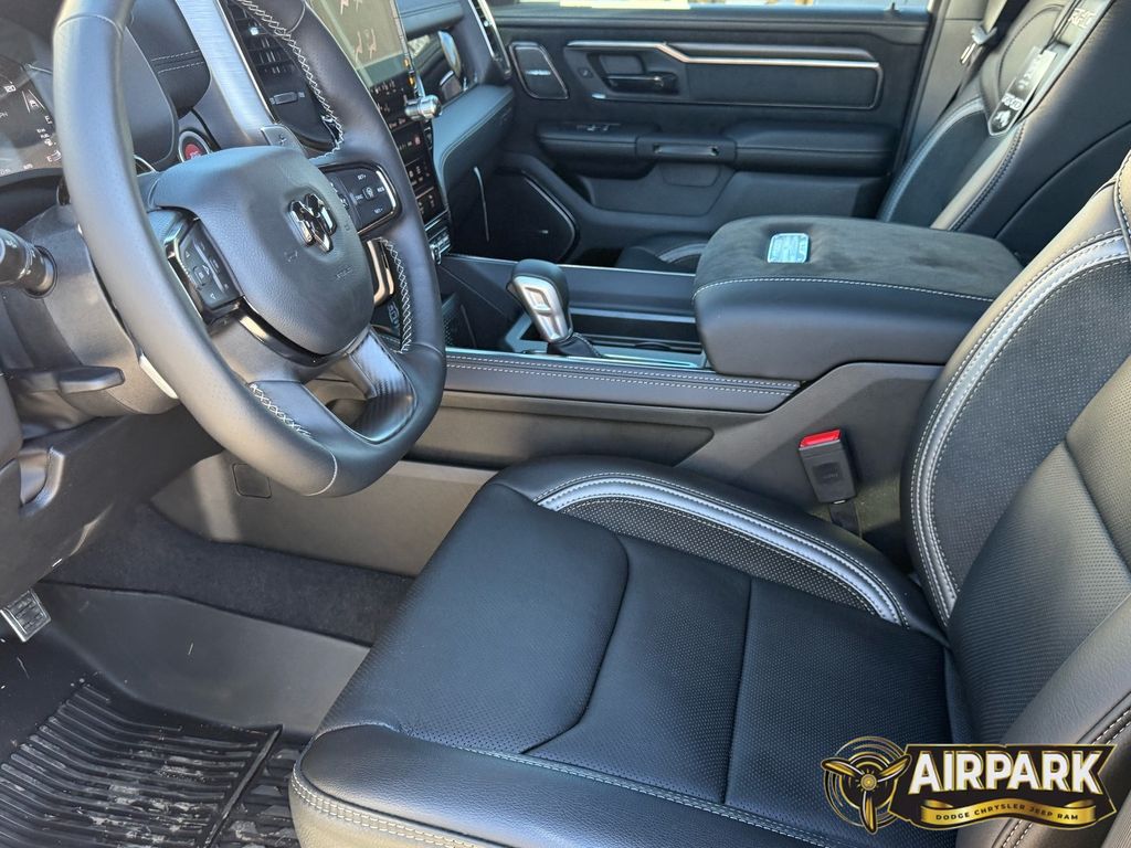 New 2026 Diamond Black Crystal Pearlcoat Ram RHO image 15