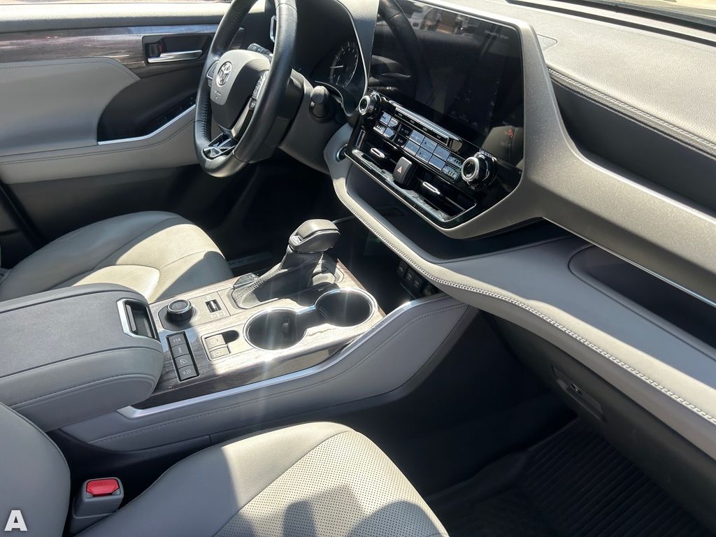 Used 2021 Midnight Black Metallic Toyota Limited image 13