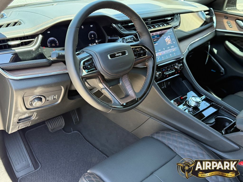 New 2025 Silver Zynith Jeep Summit image 11