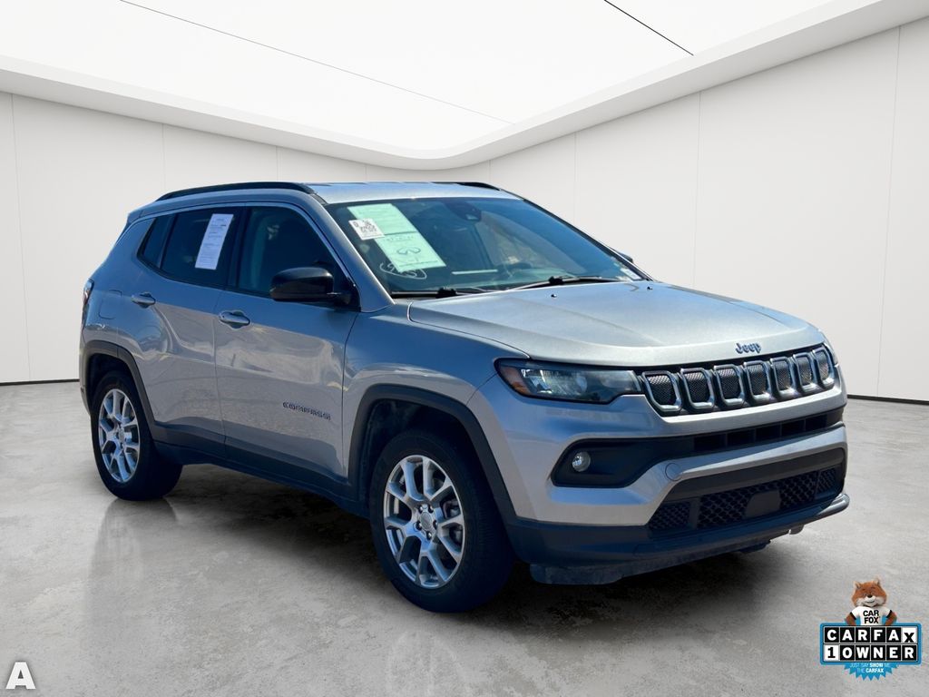 Used 2022 Billet Silver Metallic Clearcoat Jeep Latitude Lux image 7