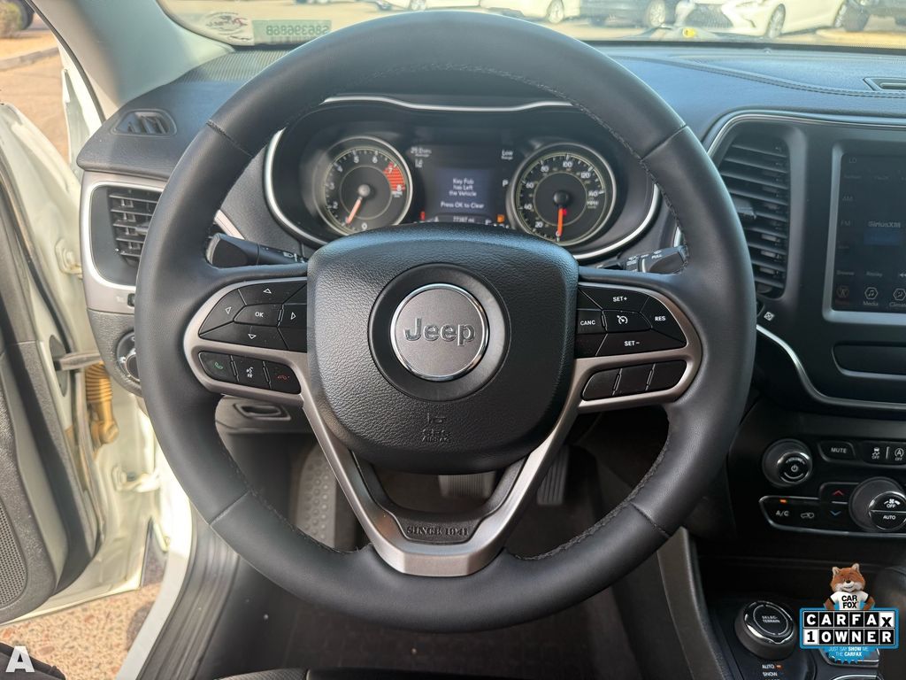 Used 2022 Bright White Clearcoat Jeep Latitude Lux image 15