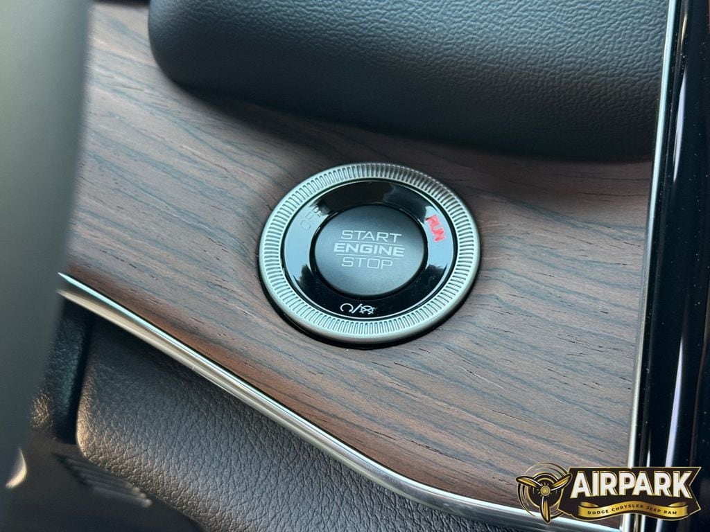 New 2025 Silver Zynith Jeep Summit image 20