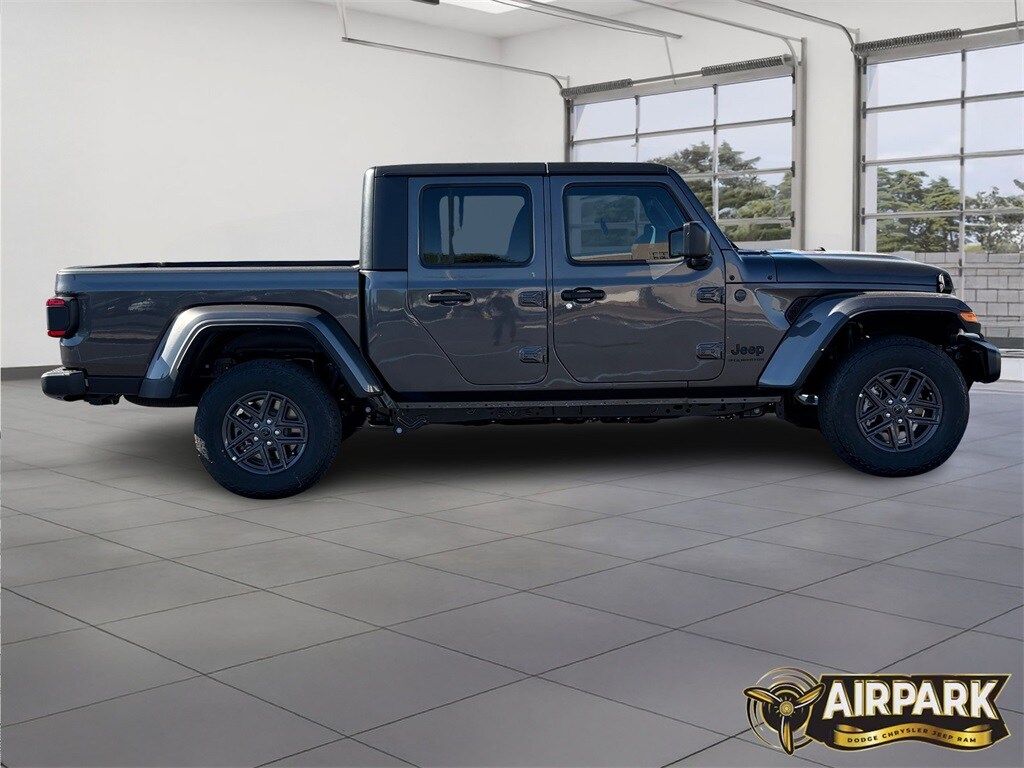 New 2025 Jeep Gladiator Sport Pickup