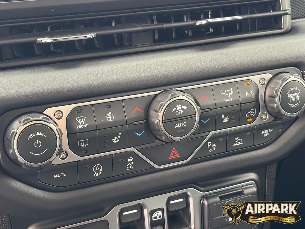 New 2026 Reign Jeep Rubicon image 23