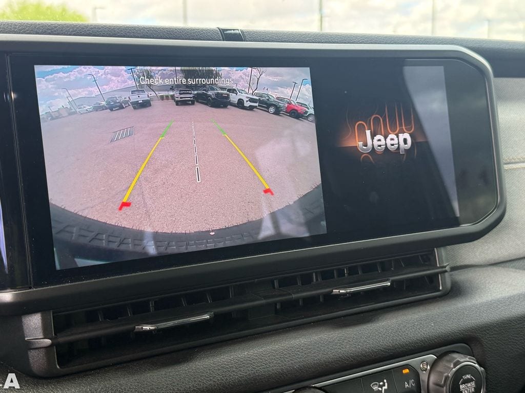 Used 2025 Granite Crystal Metallic Clearcoat Jeep Willys image 21