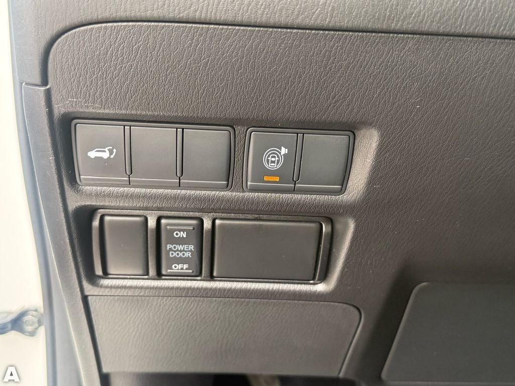 Used 2022 Aspen White Tricoat Nissan SL image 14