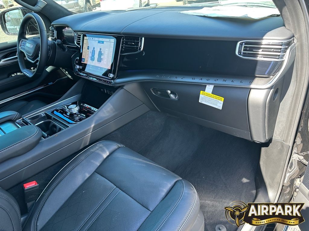 New 2024 Diamond Black Crystal Pearlcoat Jeep Series II image 11