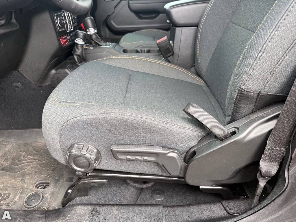 Used 2025 Granite Crystal Metallic Clearcoat Jeep Willys image 13