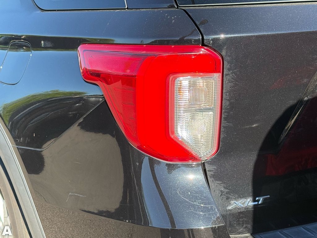 Used 2021 Black Ford XLT image 9