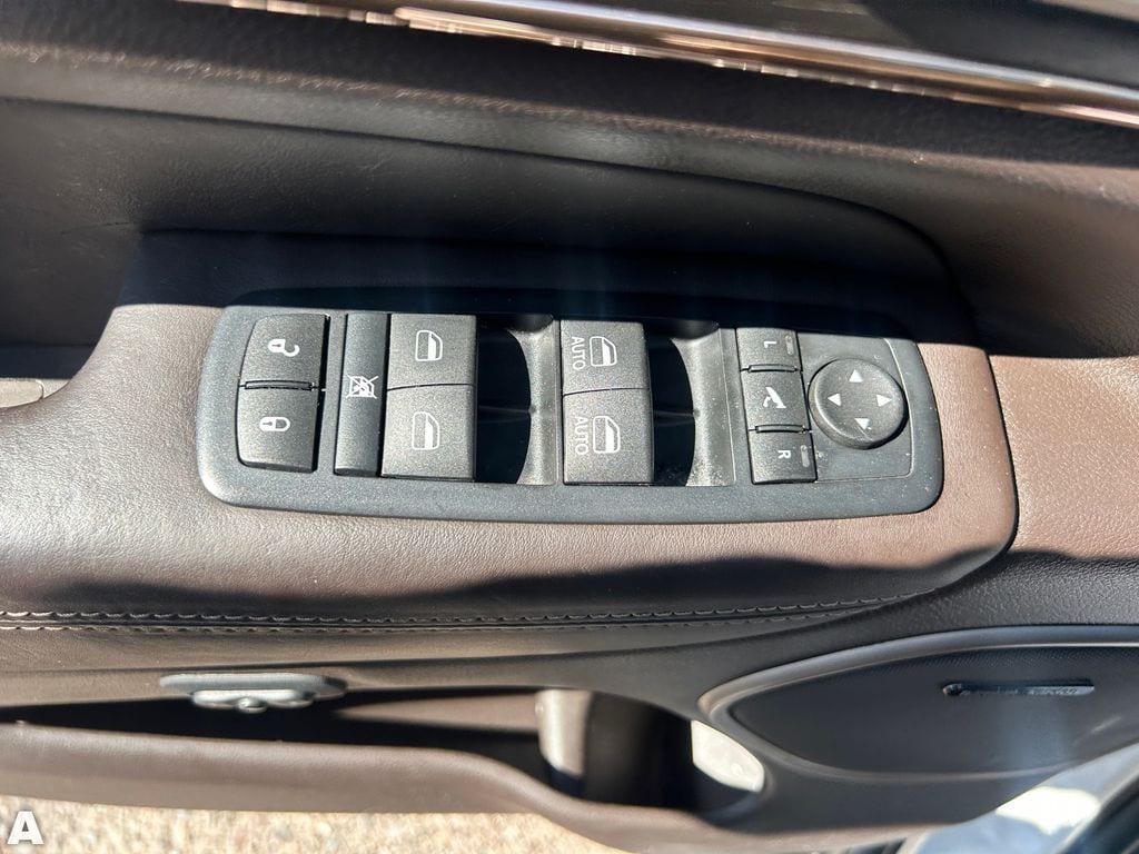 Used 2016 Ivory 3-Coat Jeep Summit image 19