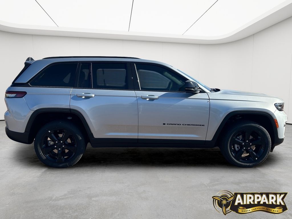 New 2025 Silver Zynith Jeep Laredo image 3