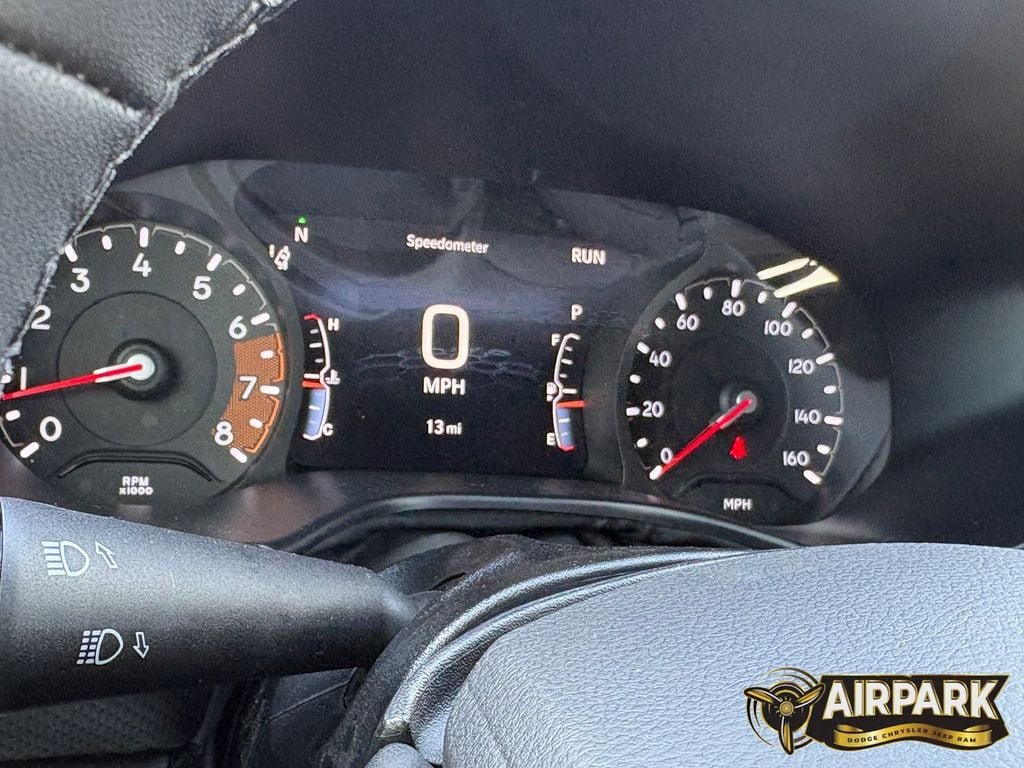 New 2026 Diamond Black Crystal Pearlcoat Jeep Latitude image 21