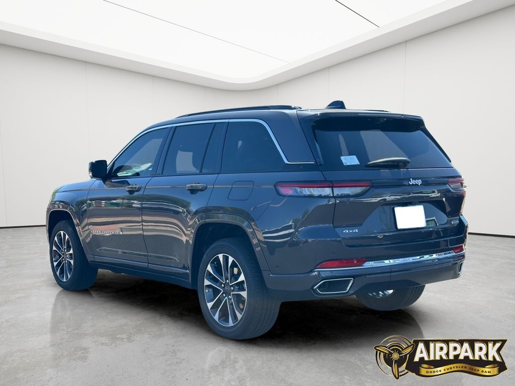 New 2025 Baltic Gray Jeep Overland image 5