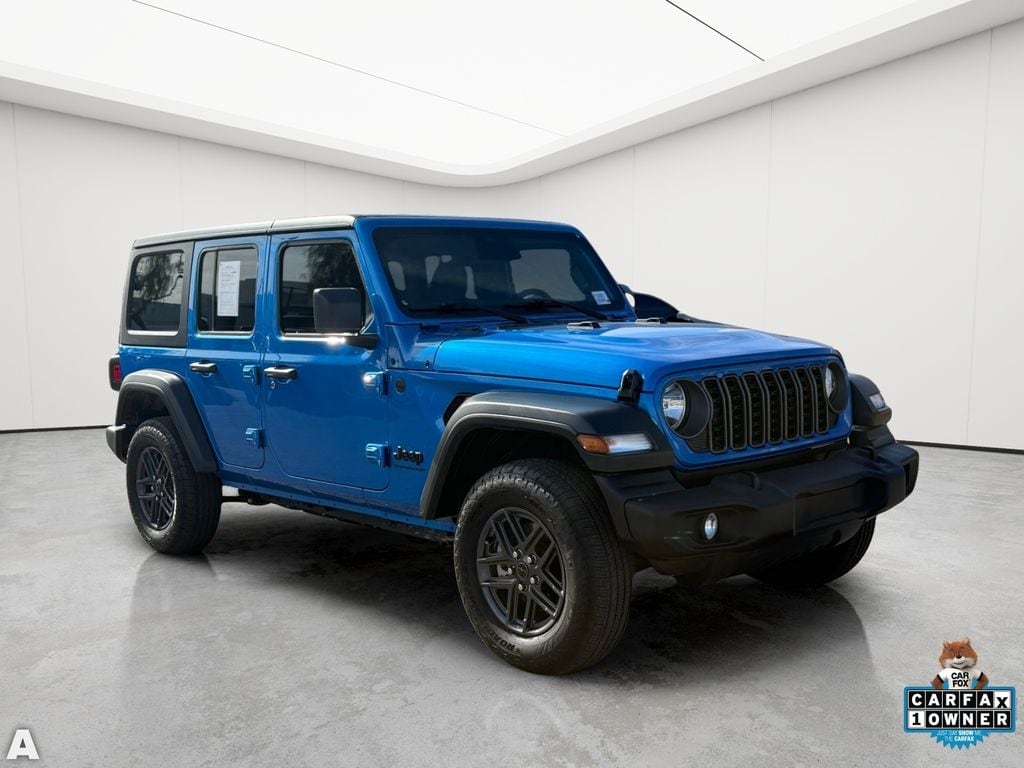 Used 2025 Hydro Blue Pearl Coat Jeep Sport S image 9