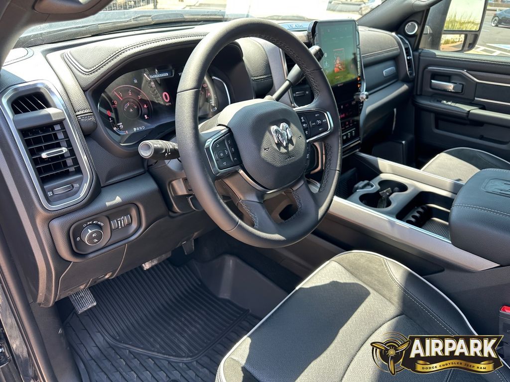 New 2026 Diamond Black Crystal Pearlcoat Ram Laramie image 16