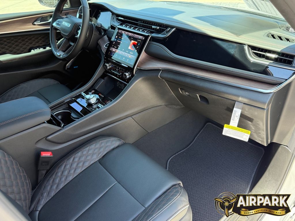 New 2025 Silver Zynith Jeep Summit image 24