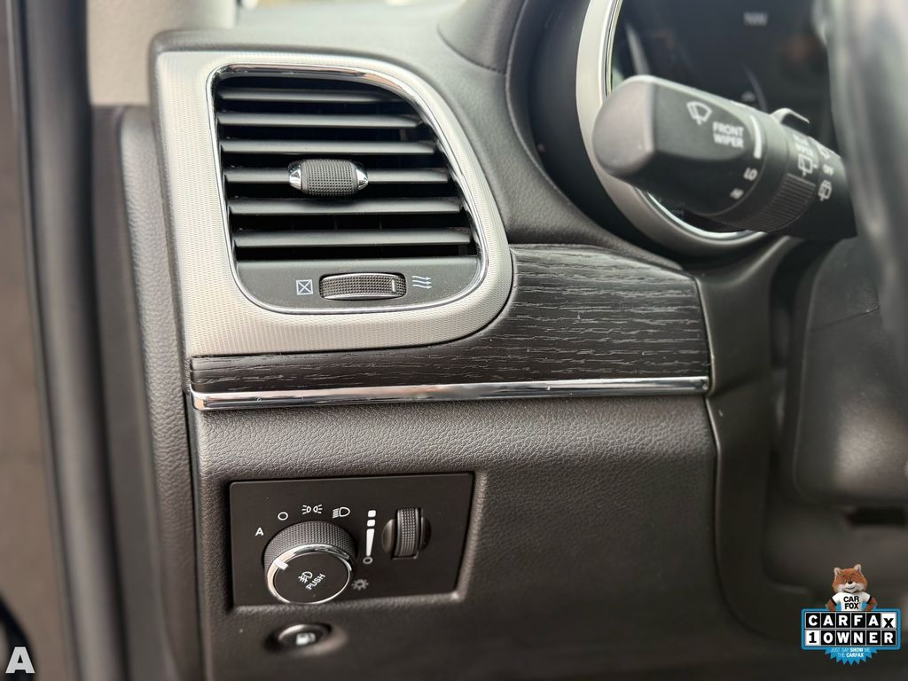 Used 2020 Diamond Black Crystal Pearlcoat Jeep Summit image 14