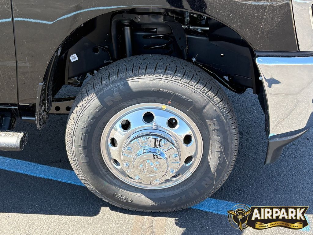 New 2026 Diamond Black Crystal Pearlcoat Ram Tradesman image 9