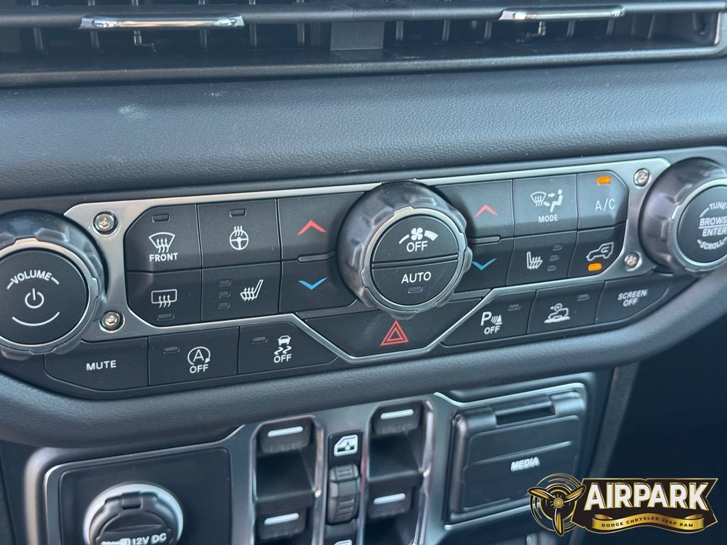 New 2026 Black Jeep Mojave image 25