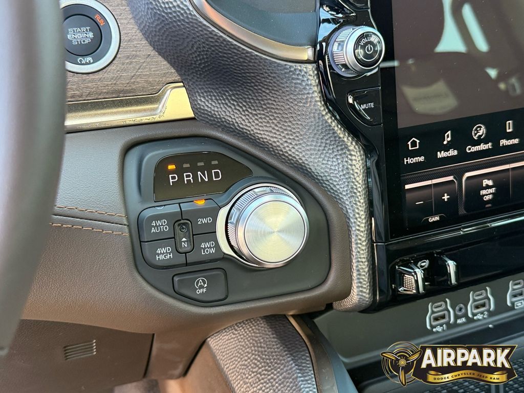 New 2026 Diamond Black Crystal Pearlcoat Ram Limited image 19