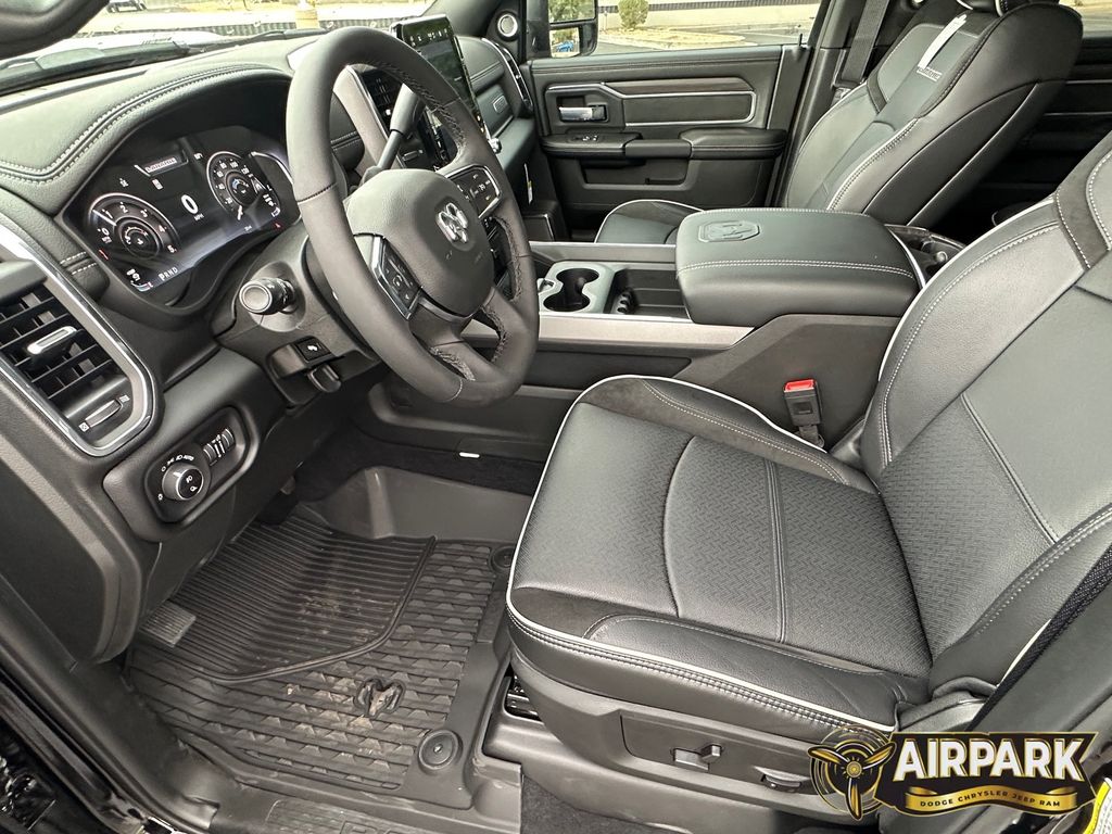 New 2026 Diamond Black Crystal Pearlcoat Ram Laramie image 15