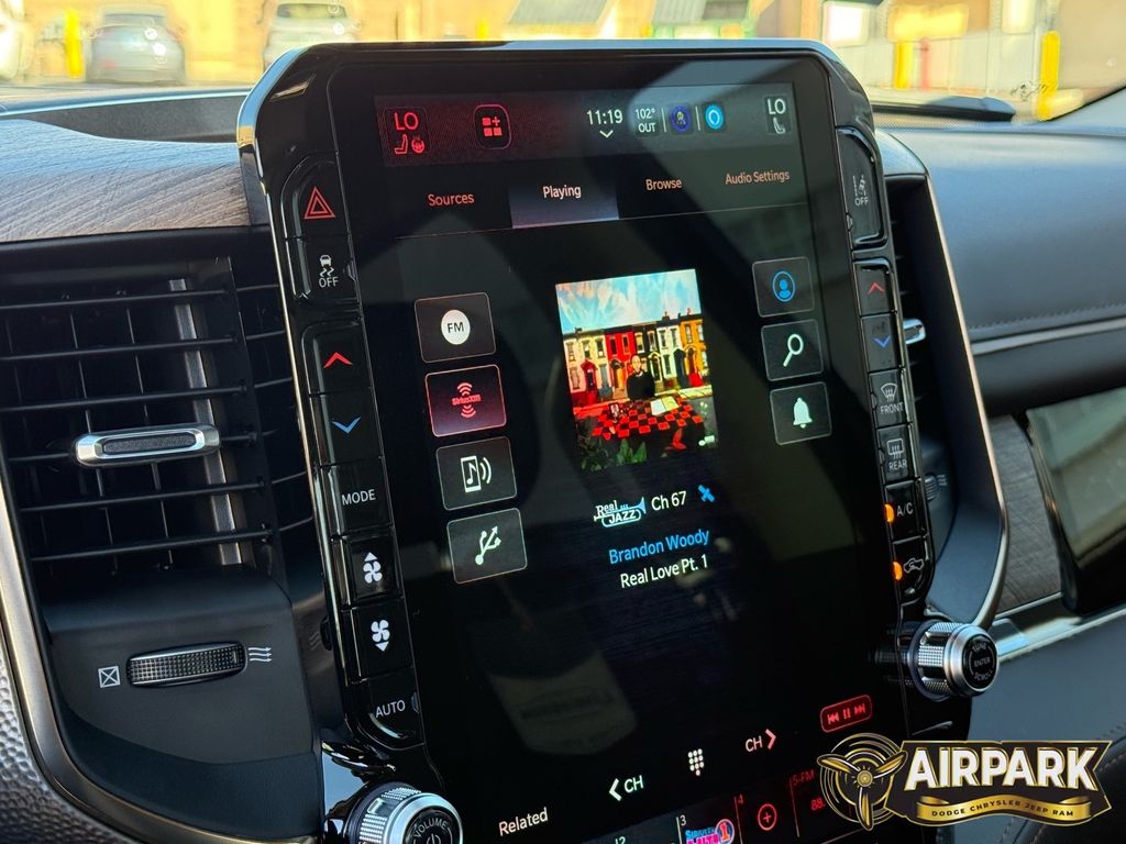 New 2026 Diamond Black Crystal Pearlcoat Ram Limited image 17