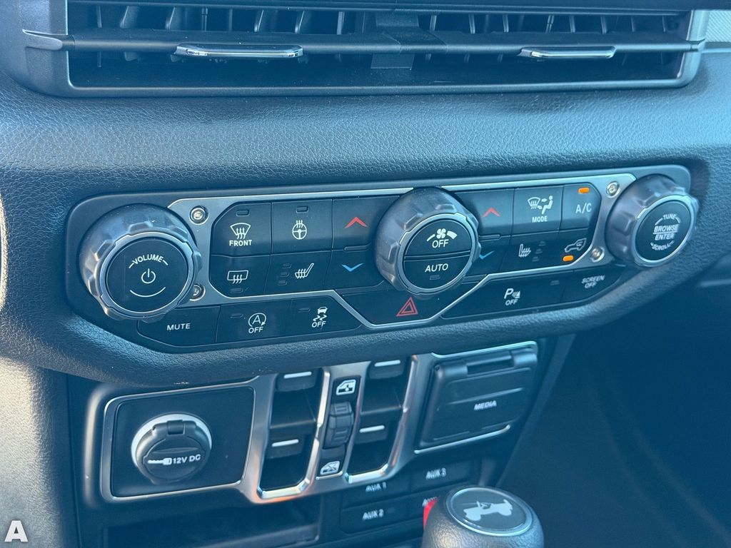 Used 2025 Bright White Clearcoat Jeep Sport S image 27