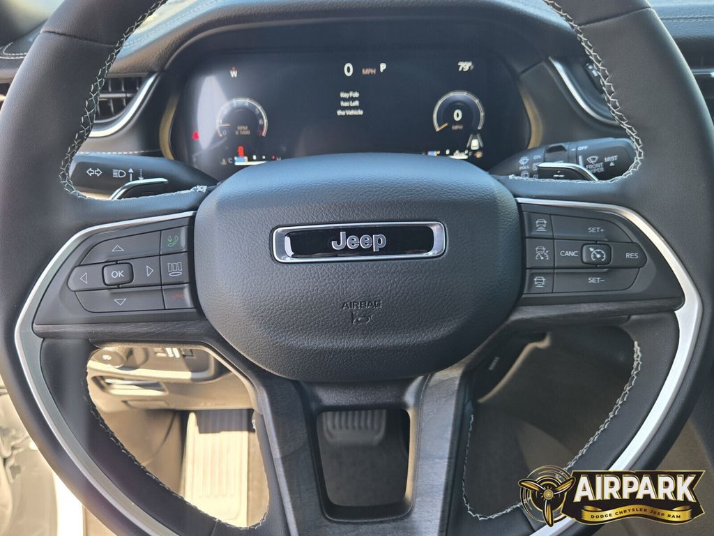 New 2025 Diamond Black Crystal Pearlcoat Jeep Limited image 21