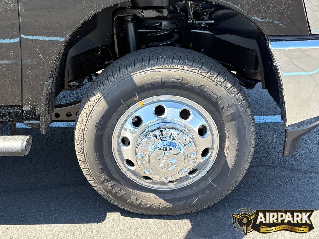 New 2026 Diamond Black Crystal Pearlcoat Ram Tradesman image 9