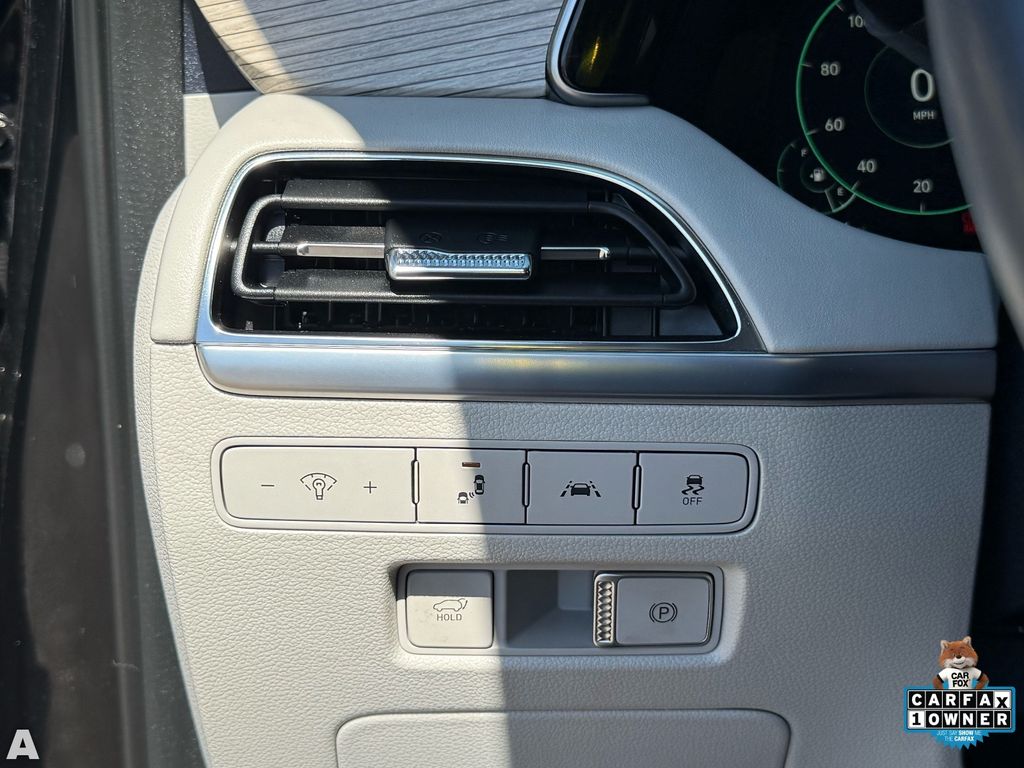 Used 2022 Abyss Black Pearl Hyundai Limited image 14