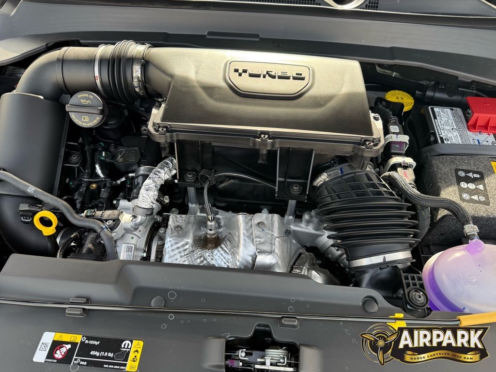 New 2026 Diamond Black Crystal Pearlcoat Jeep Latitude image 11