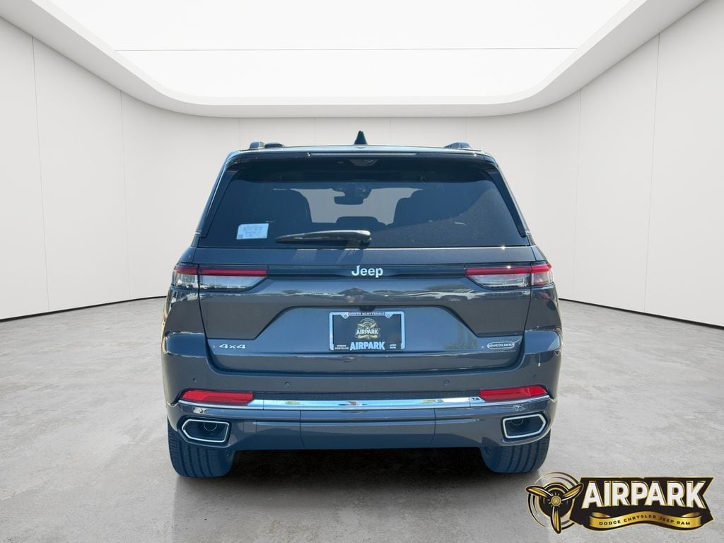 New 2025 Baltic Gray Jeep Overland image 4