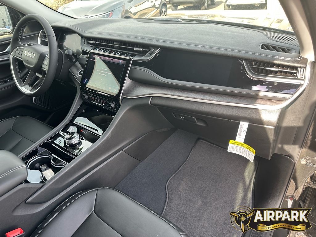 New 2023 Rocky Mountain Pearlcoat Jeep Base image 11