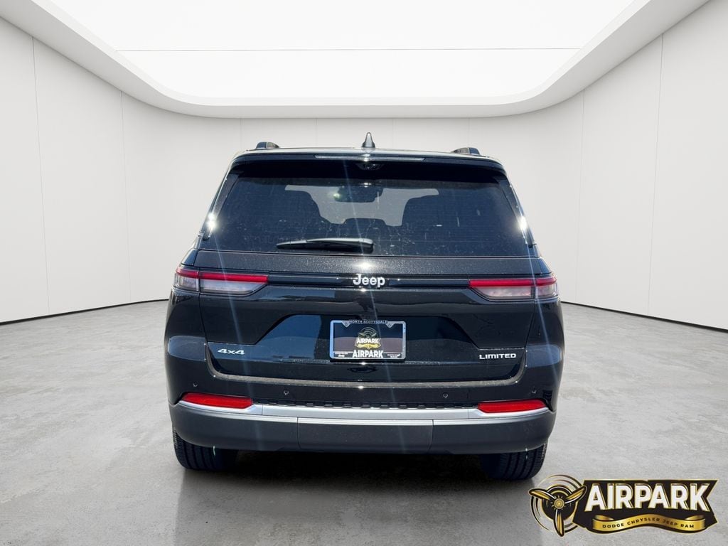 New 2026 Diamond Black Crystal Pearlcoat Jeep Limited image 5
